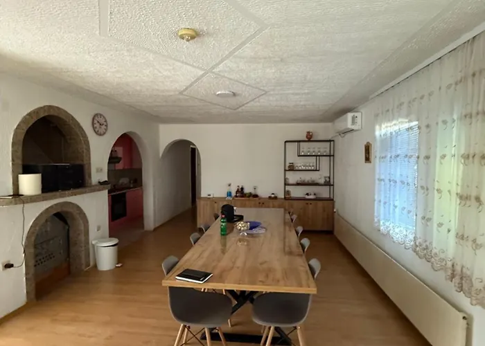 Privatan Smestaj Plava Kuca منزل للإقامة